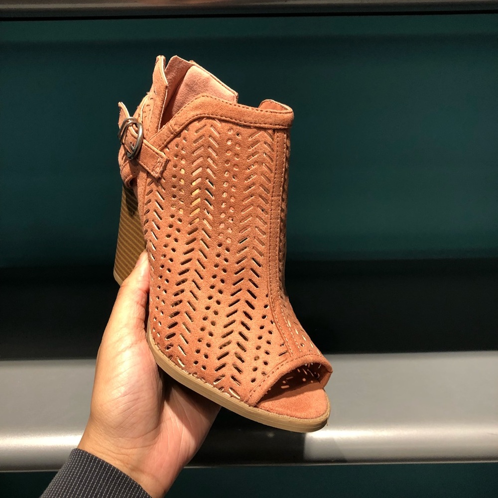 NWT - Blush Cut-Out Ankle Bootie Heels - Picture 8 of 8